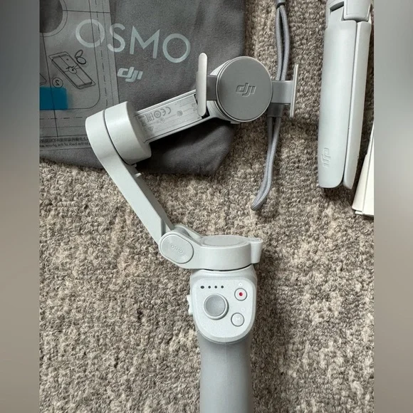 DJI OM 4 - Handheld 3-Axis Smartphone Gimbal Stabilizer - Picture 3 of 7